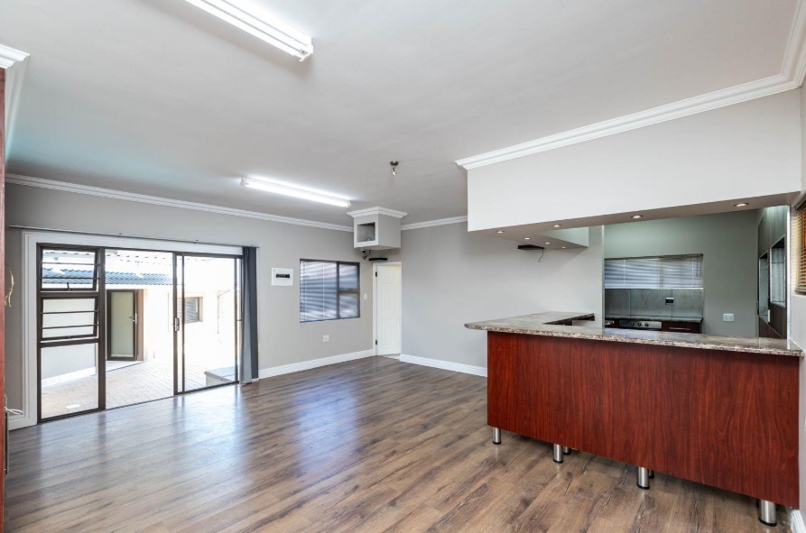 6 Bedroom Property for Sale in Dorchester Heights Eastern Cape